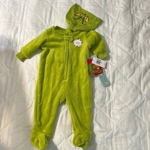 Grinch pj. 3 months. NWT